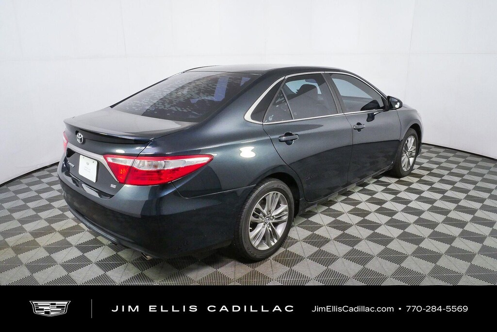 Used 2017 Toyota Camry SE Sedan