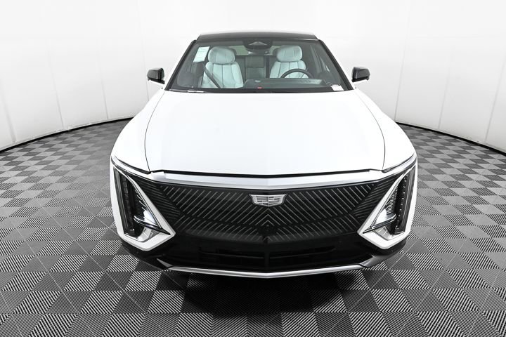 2025 Cadillac Lyriq Luxury photo 2