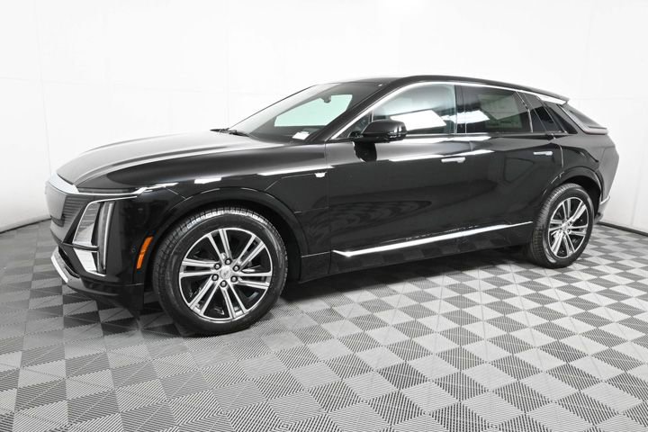 2025 Cadillac Lyriq Luxury photo 2