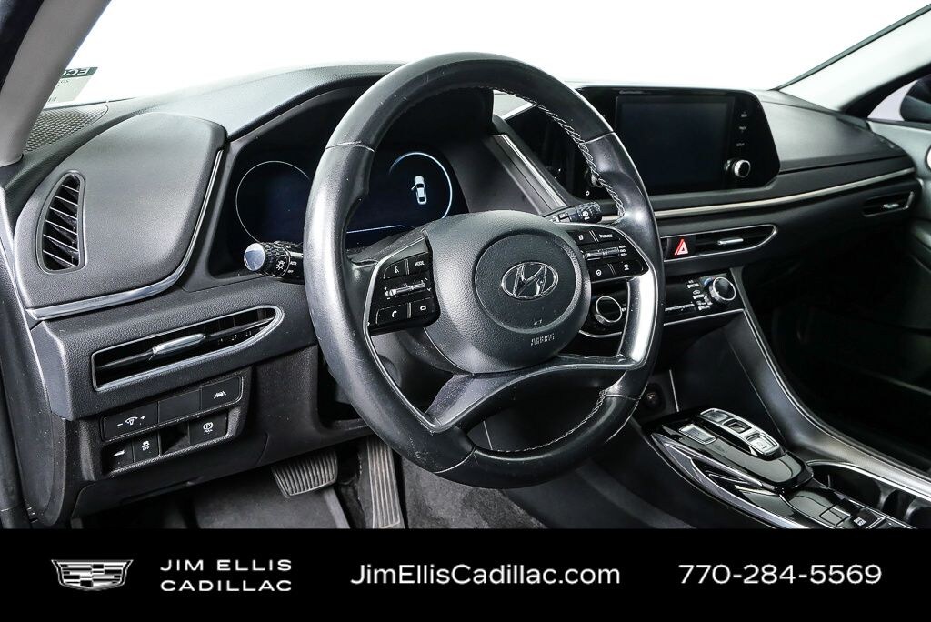 Used 2021 Hyundai Sonata SEL Sedan .