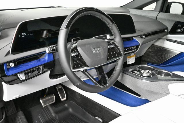 2025 Cadillac Optiq Luxury photo 4