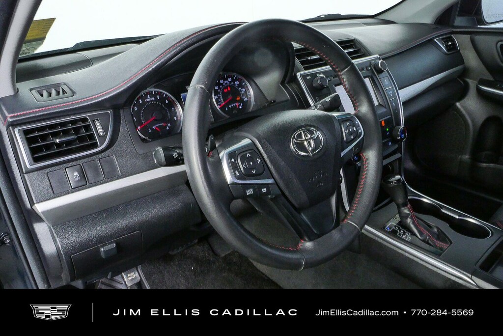 Used 2017 Toyota Camry SE Sedan