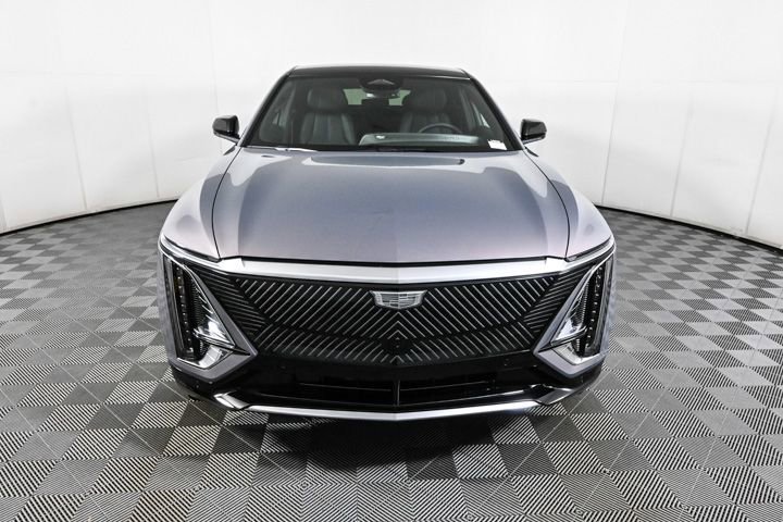 2025 Cadillac Lyriq Luxury photo 2