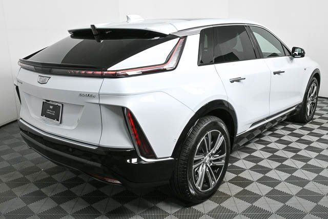2026 Cadillac Lyriq Luxury photo 2