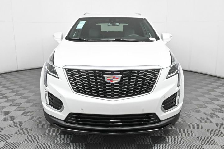 2025 Cadillac XT4 Luxury photo 2
