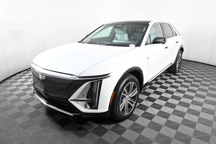 2025 Cadillac Lyriq Luxury photo 3