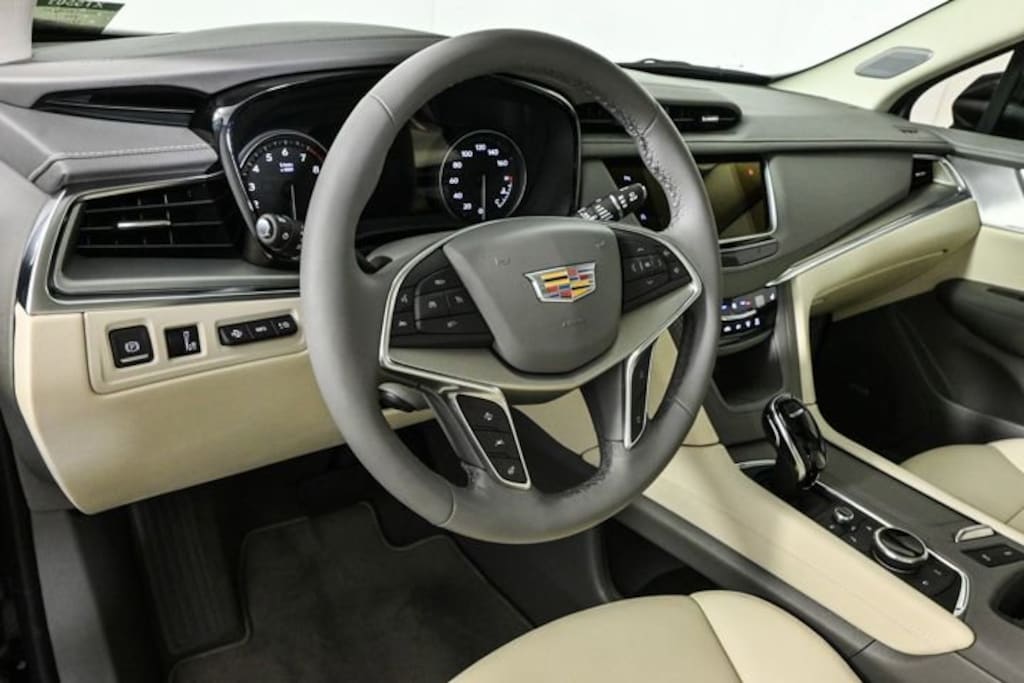 New 2025 CADILLAC XT5 Premium Luxury SUV