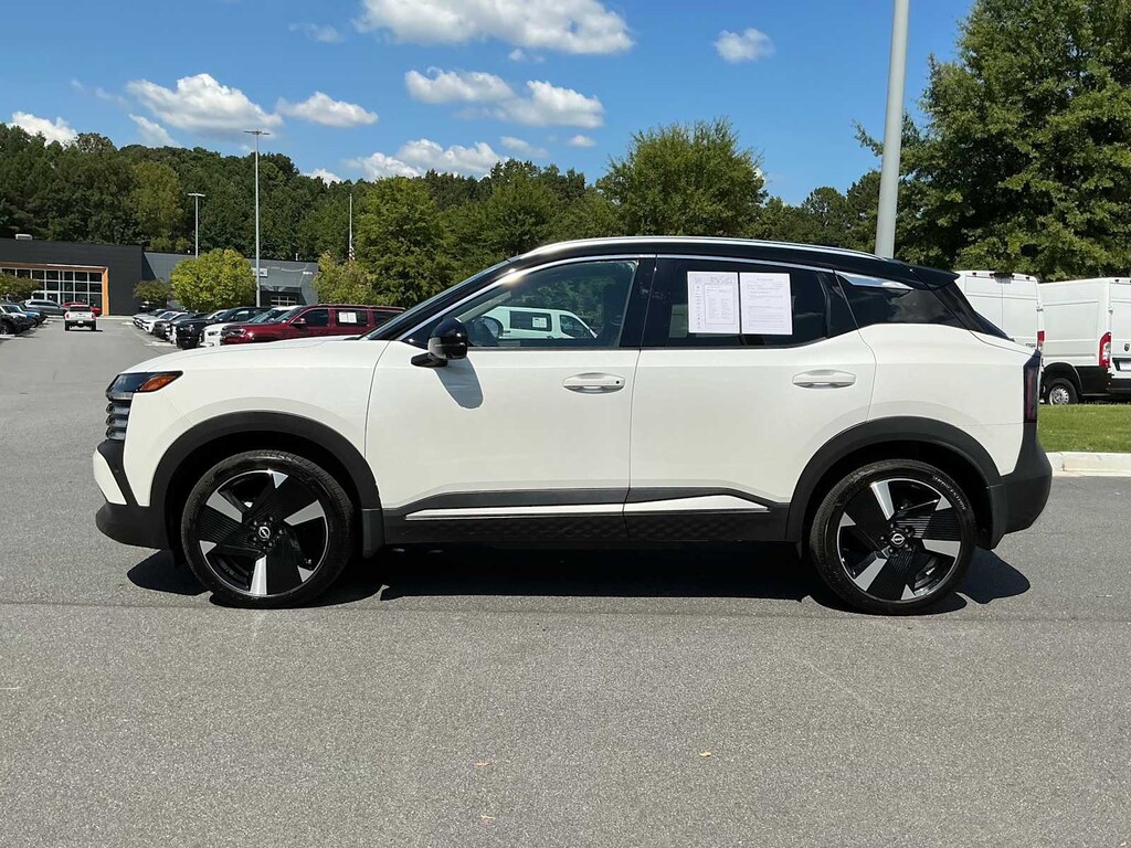 Used 2025 Nissan Kicks SR FWD