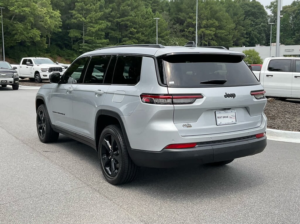 Used 2023 Jeep Grand Cherokee L Altitude 4x2