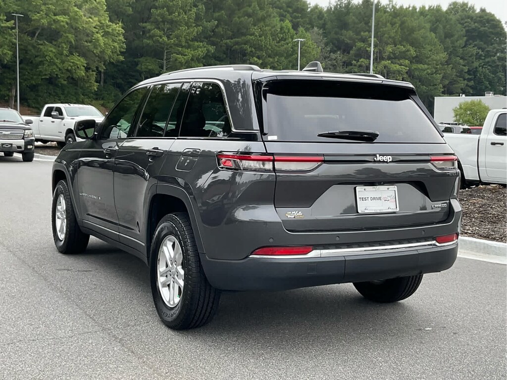 Used 2022 Jeep Grand Cherokee Laredo 4x2