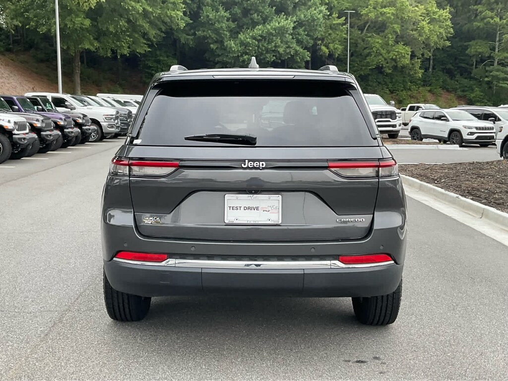 Used 2022 Jeep Grand Cherokee Laredo 4x2