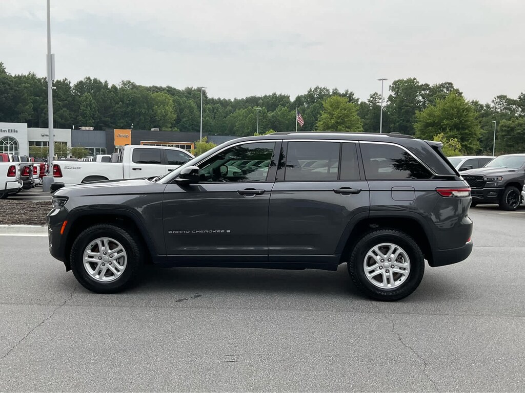 Used 2022 Jeep Grand Cherokee Laredo 4x2