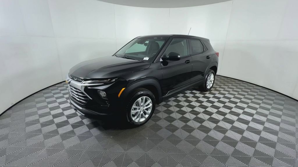 2026 Chevrolet Trailblazer LS photo 2