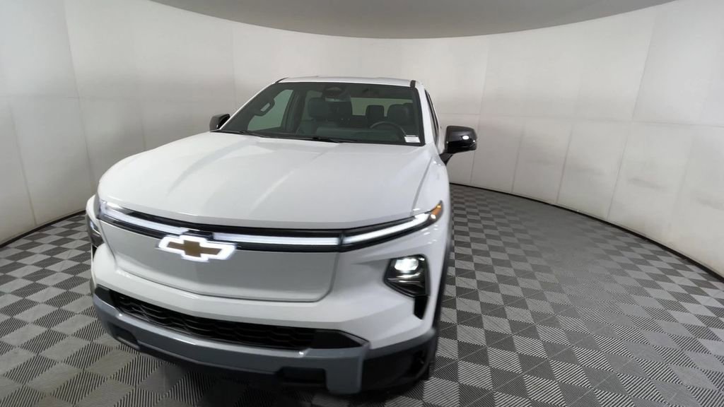 2025 Chevrolet Silverado EV LT photo 3