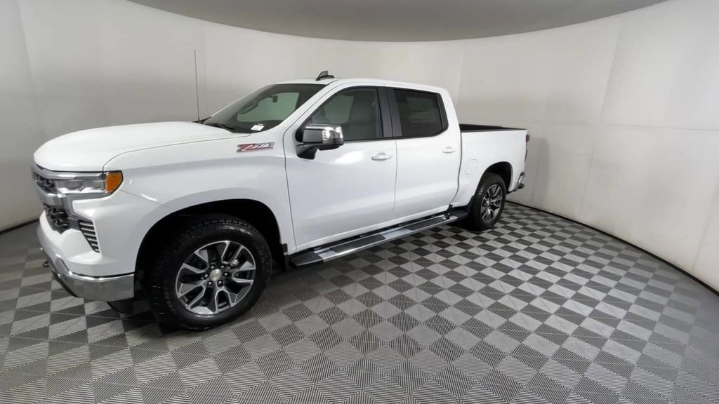 2025 Chevrolet Silverado 1500 photo 3