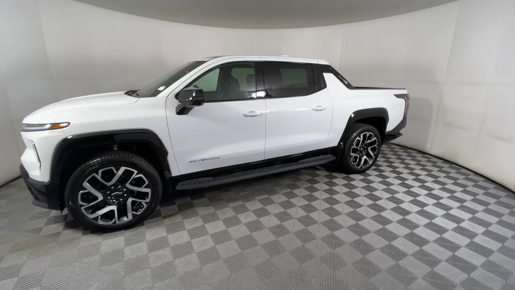 2025 Chevrolet Silverado EV RST photo 4