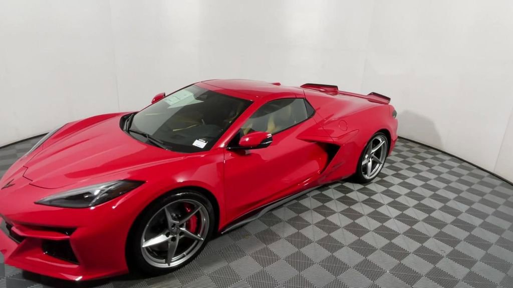 2025 Chevrolet Corvette E-Ray 2LZ photo 4