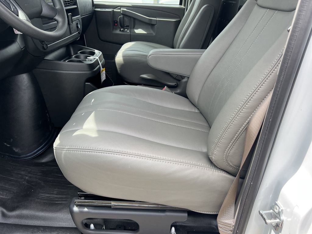 2025 Chevrolet Express Cargo 2500 Work Van photo 4