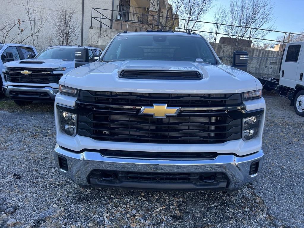 2024 Chevrolet Silverado 3500HD Work Truck photo 2
