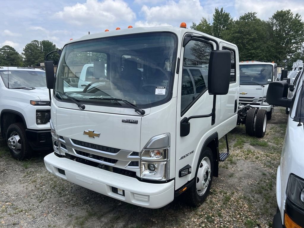 2025 Chevrolet Silverado 4500HD photo 3