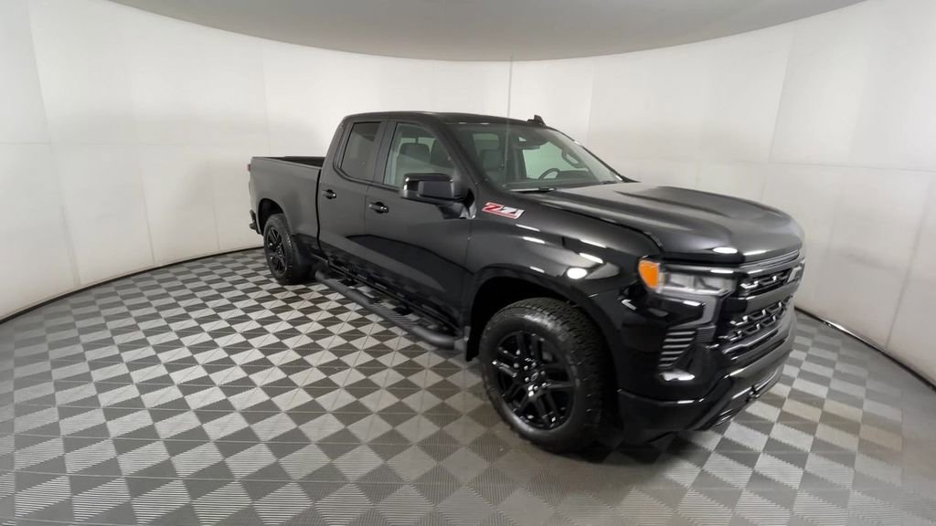 2025 Chevrolet Silverado 1500 RST photo 2