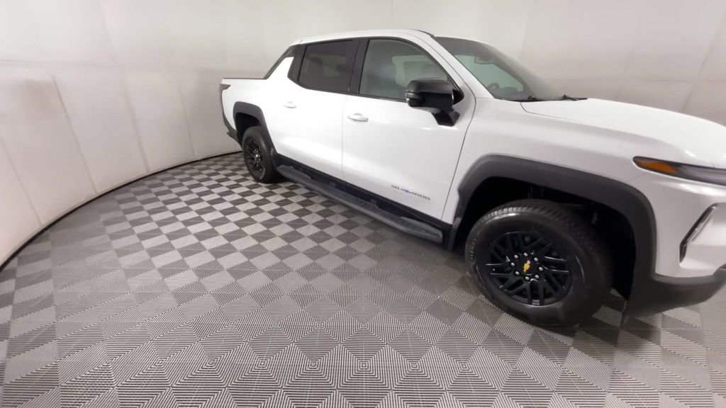 2025 Chevrolet Silverado EV LT photo 2