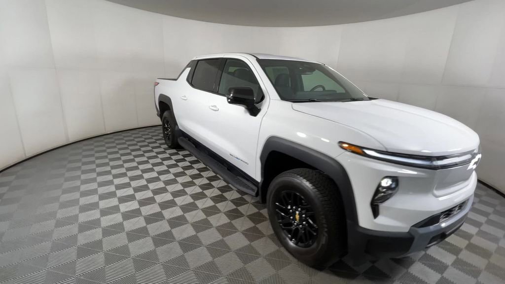 2025 Chevrolet Silverado EV LT photo 2