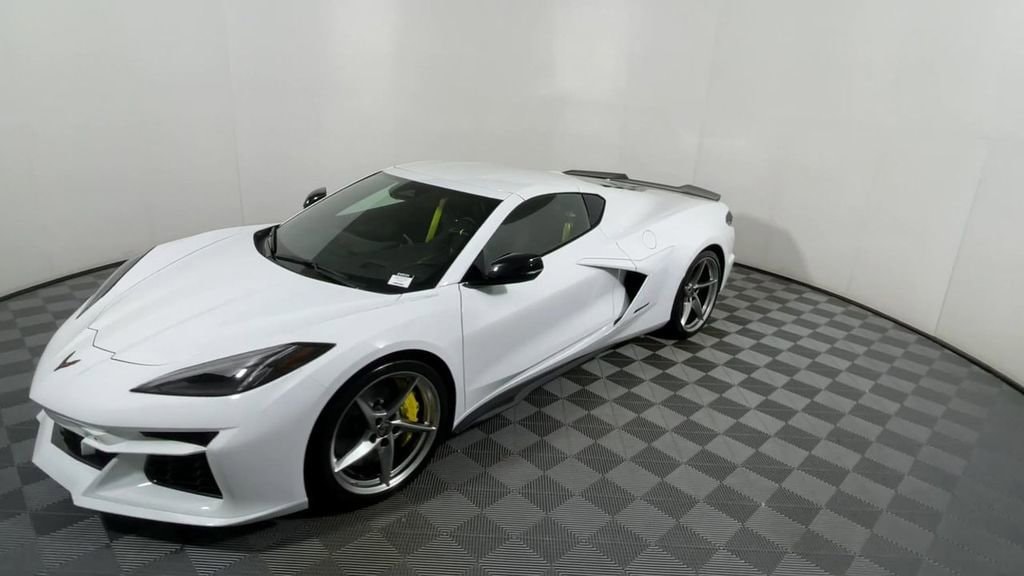 2025 Chevrolet Corvette E-Ray 3LZ photo 4