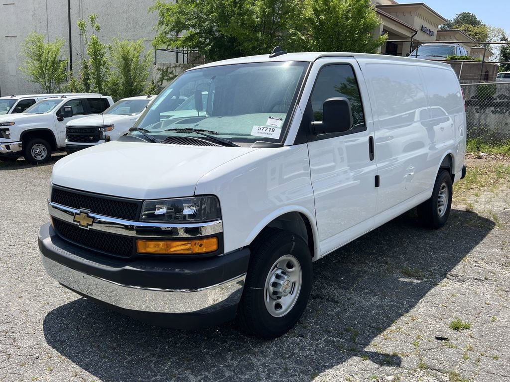 2025 Chevrolet Express Cargo 2500 Work Van photo 3