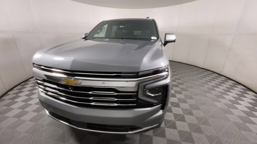 2025 Chevrolet Suburban LT photo 3