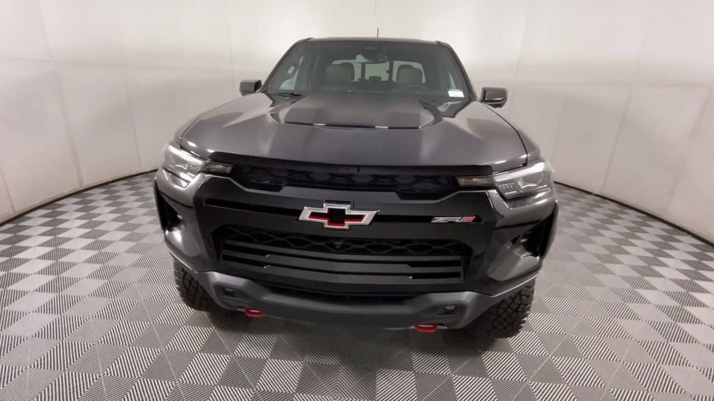 2025 Chevrolet Colorado ZR2 photo 3