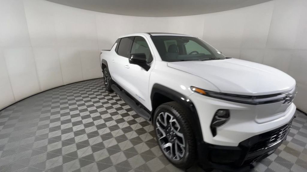 2025 Chevrolet Silverado EV RST photo 2