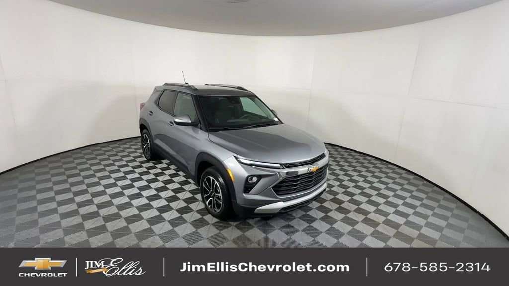 2025 Chevrolet Trailblazer LT photo 2