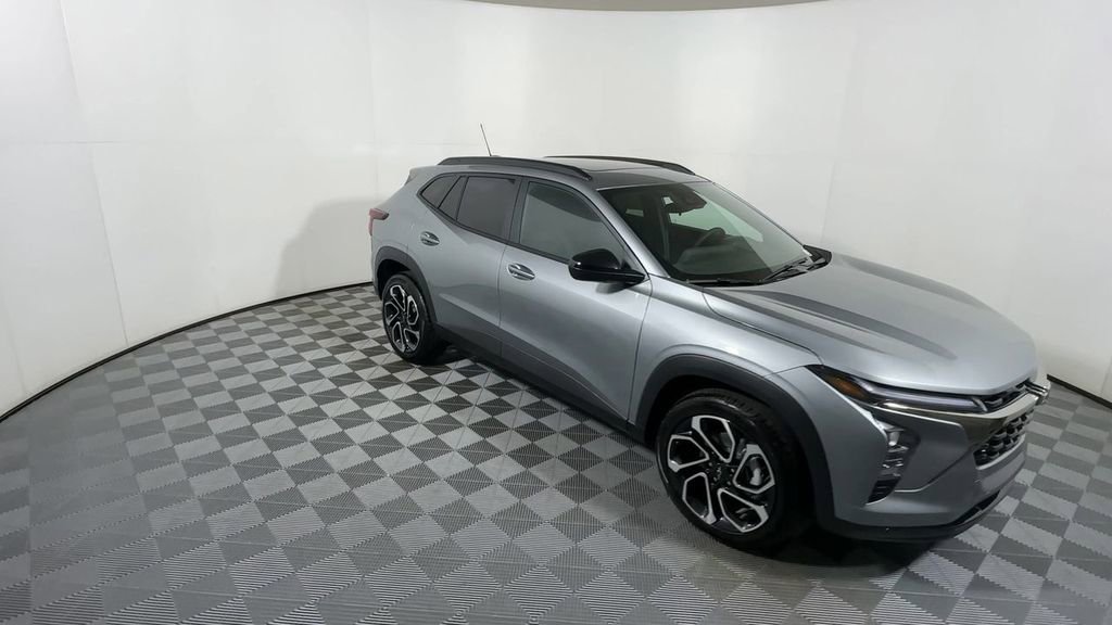 2026 Chevrolet Trax photo 2