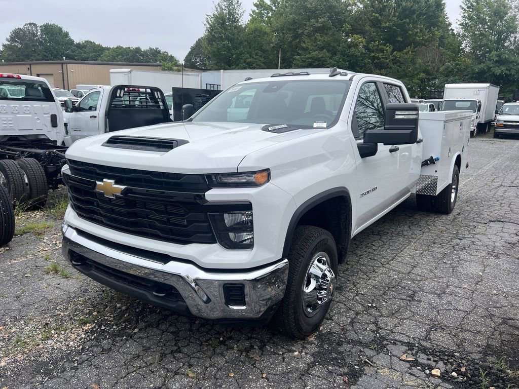2025 Chevrolet Silverado 3500HD Work Truck photo 2