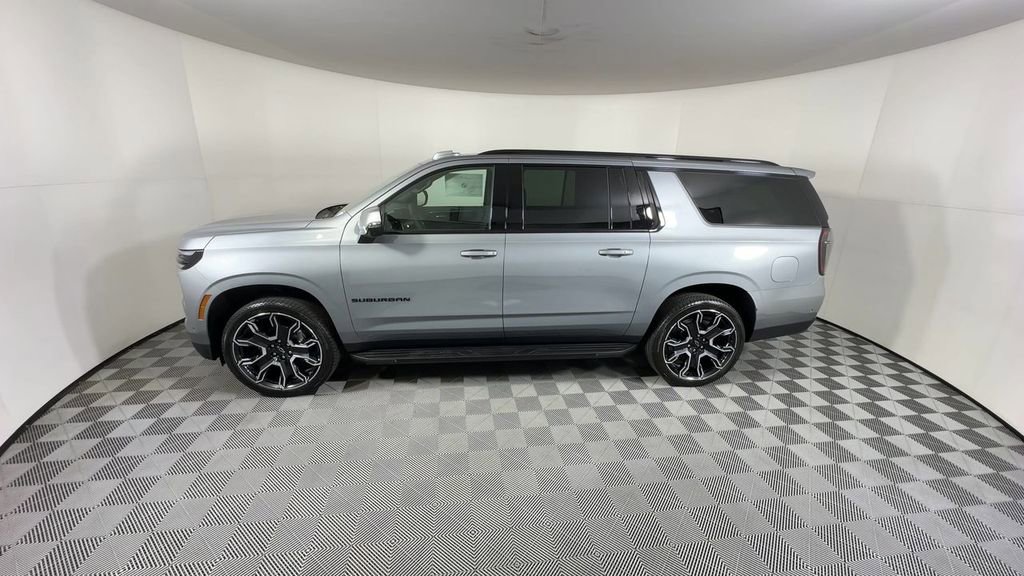 2026 Chevrolet Suburban RST photo 4