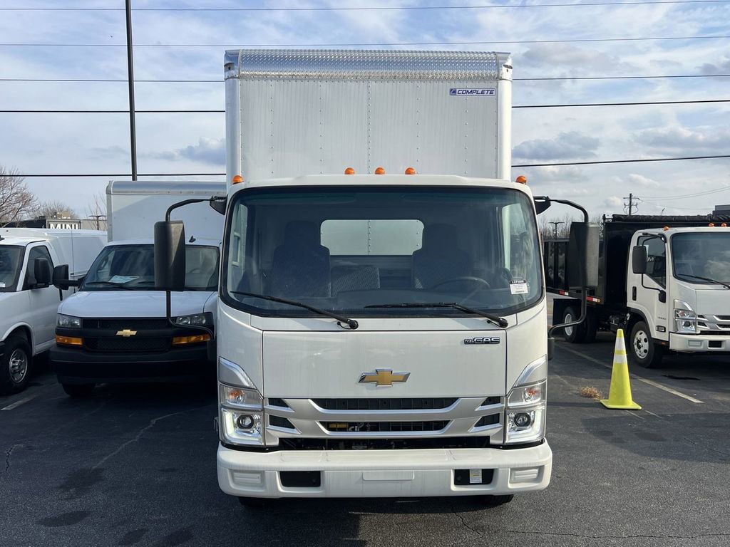 2025 Chevrolet Silverado 4500HD photo 2