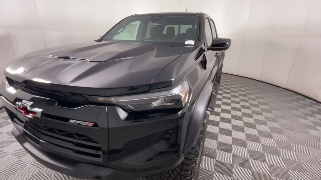2025 Chevrolet Colorado ZR2 photo 3