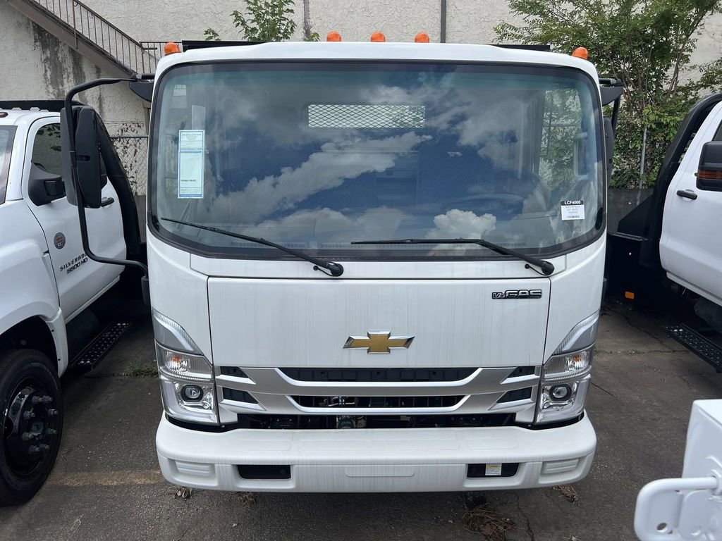 2024 Chevrolet Silverado 4500HD photo 2