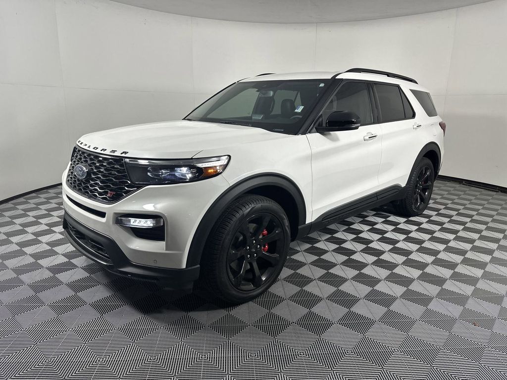 2024 Ford Explorer ST photo 4