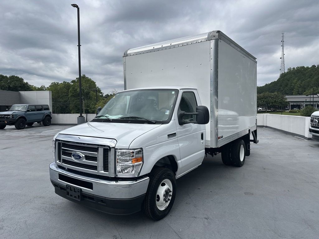 2025 Ford E-350 Base photo 4