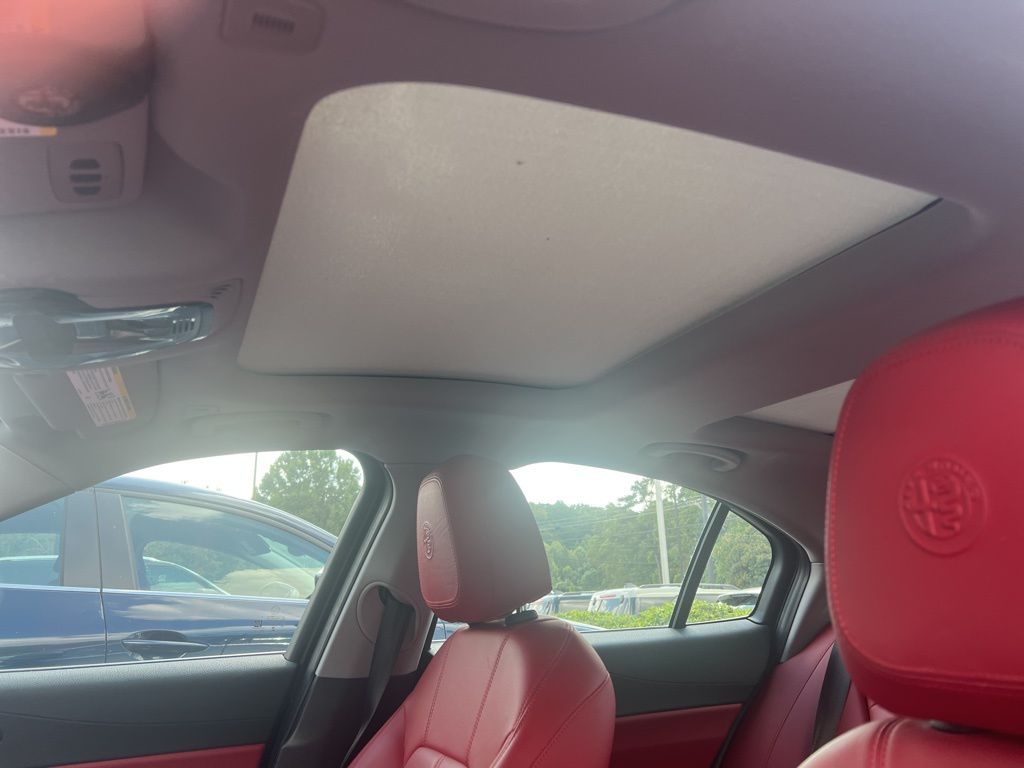 2021 Alfa Romeo Giulia Ti photo 2