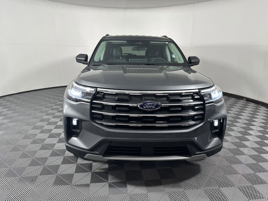 2025 Ford Explorer photo 3