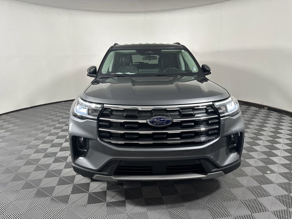 2025 Ford Explorer photo 2
