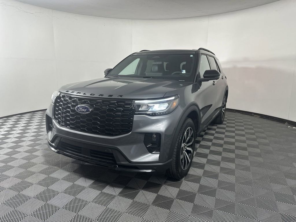 2025 Ford Explorer ST-Line photo 4