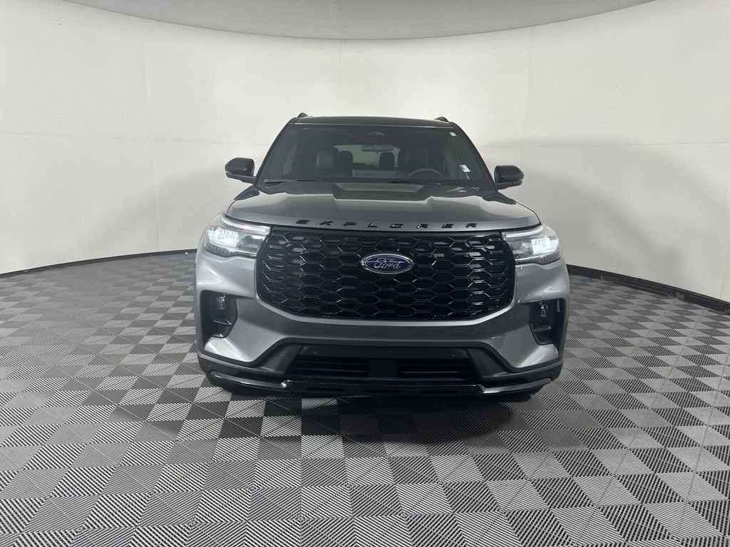 2025 Ford Explorer ST-Line photo 3