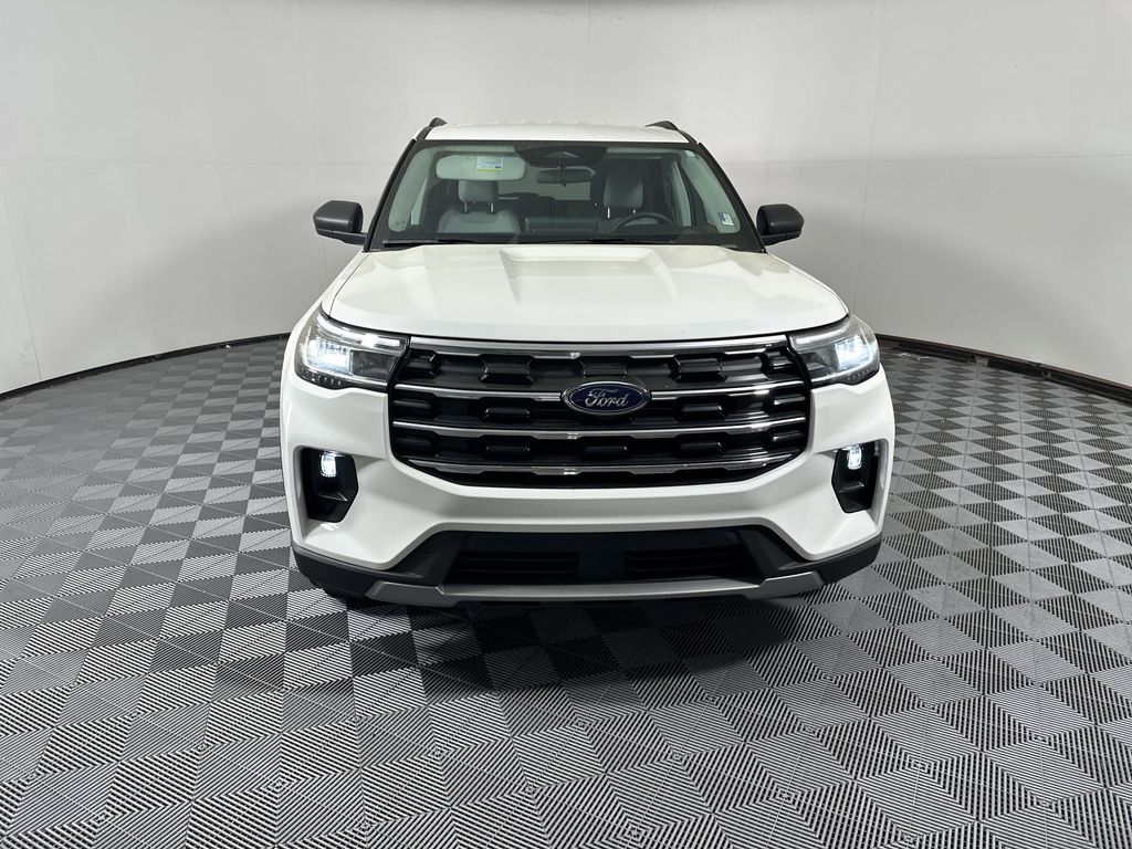2025 Ford Explorer photo 3