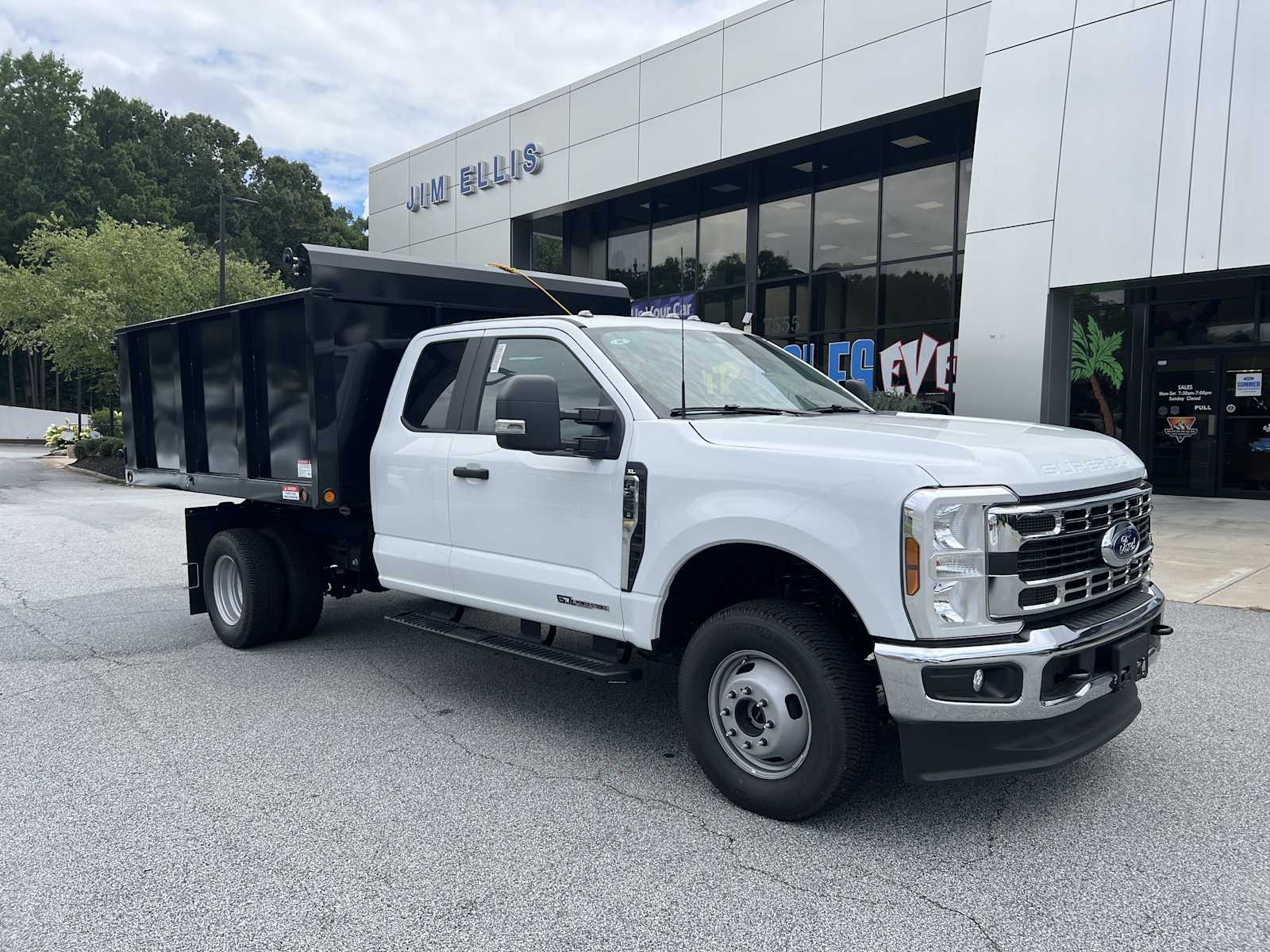 2025 Ford F-350 Super Duty Chassis Cab XL