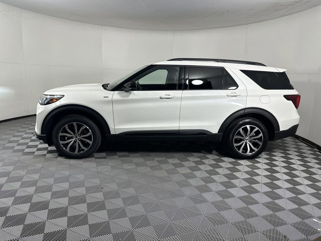 2025 Ford Explorer ST-Line photo 4