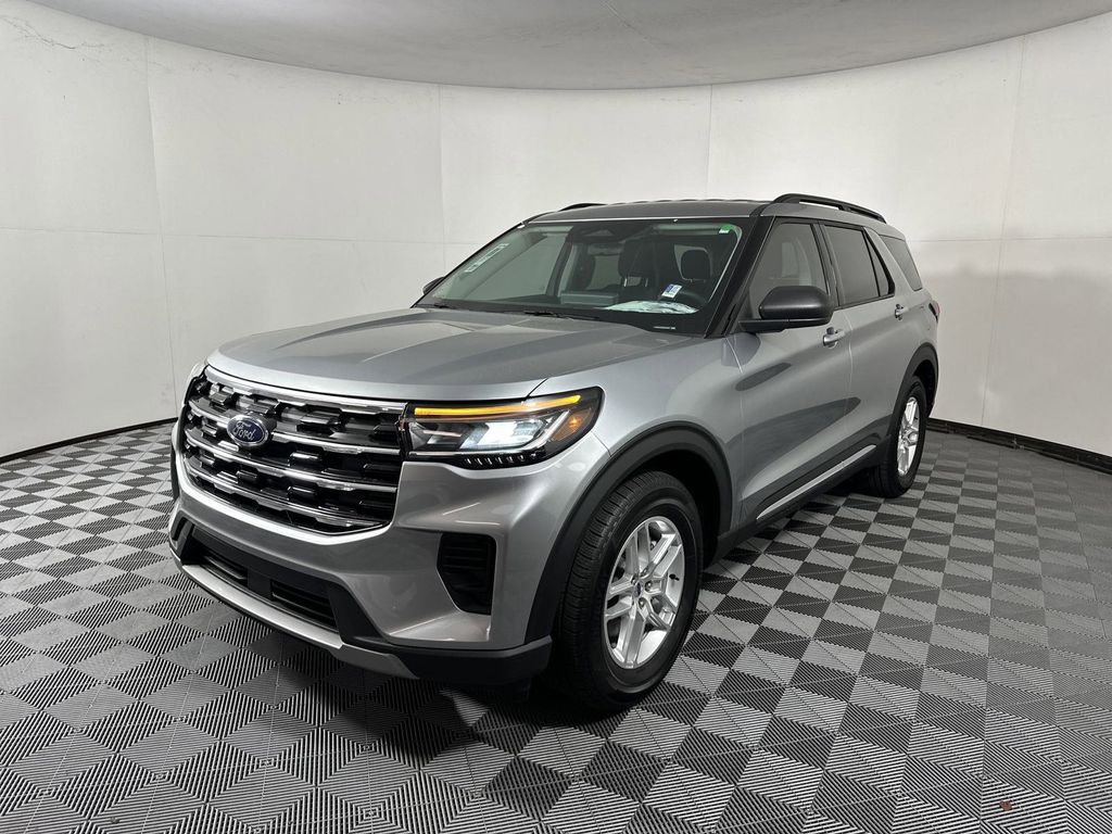 2025 Ford Explorer photo 4